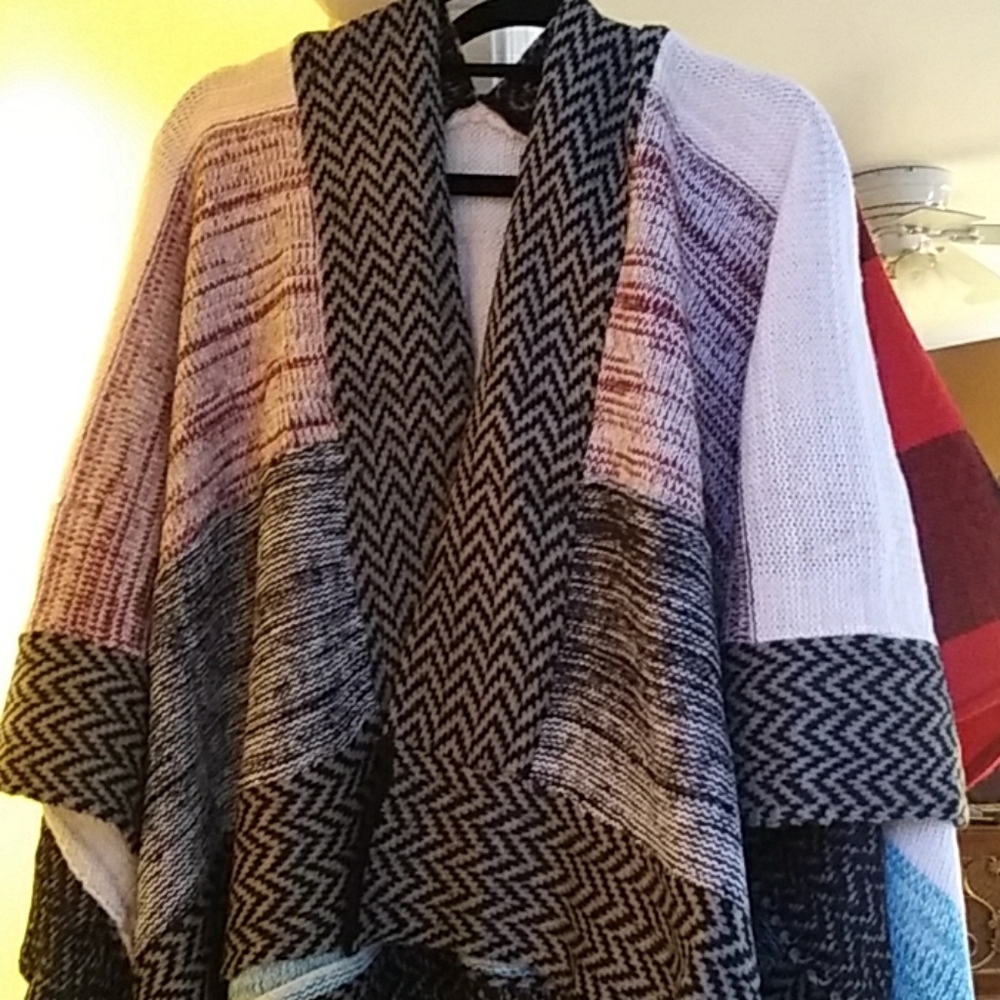 Colorblock Ruana - Picture 2 of 6